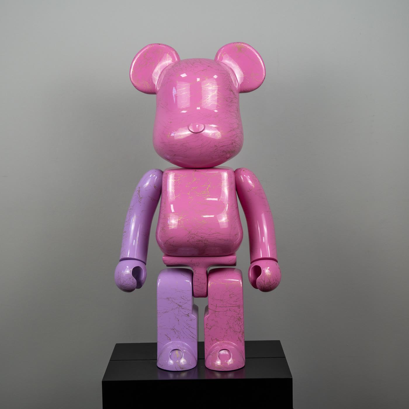 Pembe gövdeli, lavanta kollu, altın mermer desenli parlak Bearbrick